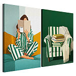 Modularer Leinwanddruck Eine Frau im Pyjama, die ein Buch liest, und ein Stapel Bücher